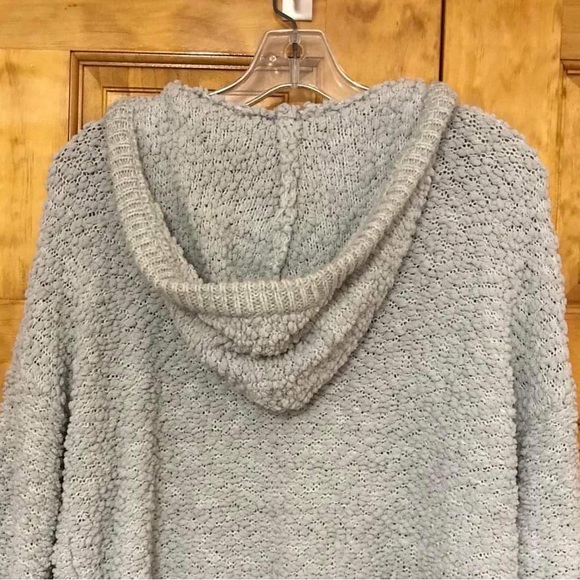 Staccato Light Gray Hooded Hoodie Sweater Top Blouse 
Size Small 4 - 6
Oversized - Picture 5 of 10
